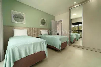 Uma cama ou camas num quarto em 303 Bl 01 - WaldGarten Bombinhas - 50 m do Mar e Frente Avenida - Condomínio de Alto Padrão - Piscina - Academia - Salão de jogos