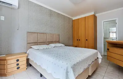 A planta de 1038 Apto sobre Avenida con vista lateral para o Mar