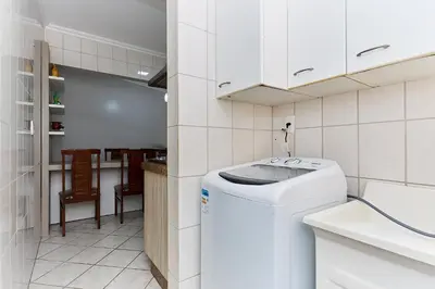 A planta de 1038 Apto sobre Avenida con vista lateral para o Mar