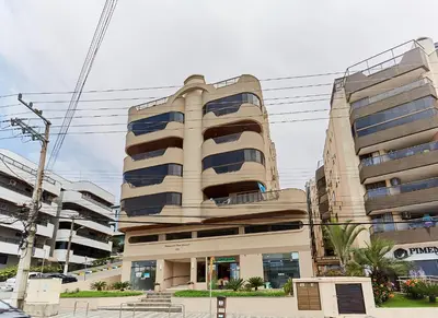 A planta de 1038 Apto sobre Avenida con vista lateral para o Mar