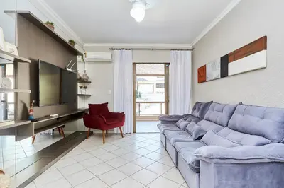A planta de 1038 Apto sobre Avenida con vista lateral para o Mar