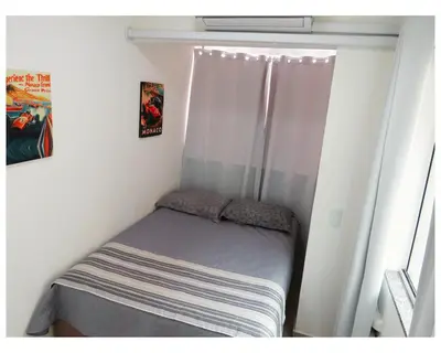 Uma cama ou camas num quarto em Apartamentos com 2 quartos na Praia de Itapema bairro Meia Praia