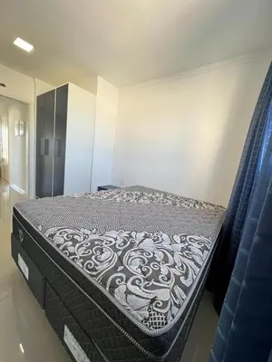Uma cama ou camas num quarto em Apartamento Novo e Confortável