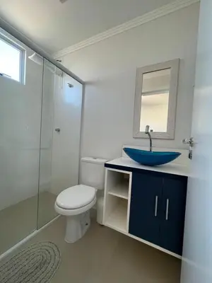 Uma casa de banho em Apartamento Novo e Confortável