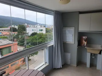 Uma vista geral da montanha ou uma vista da montanha a partir do apartamento