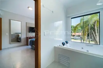 A planta de Lindo duplex geminado na Praia de Mariscal.