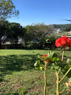 Um jardim no exterior de Praia de Palmas - Suíte 01