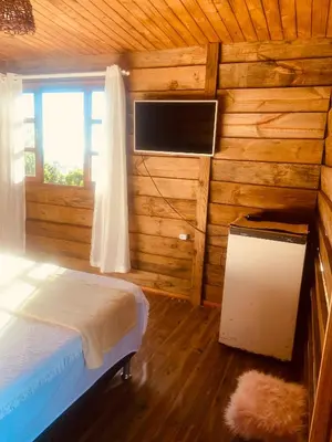 Uma televisão e/ou sistema de entretenimento em Praia de Palmas - Suíte 01