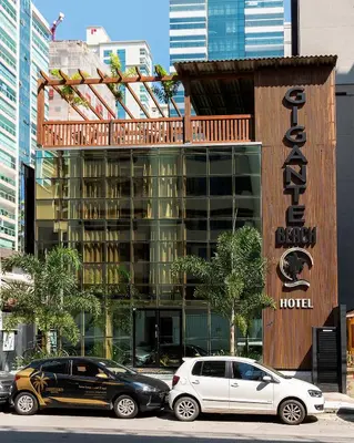 O edifício onde o hotel está situado
