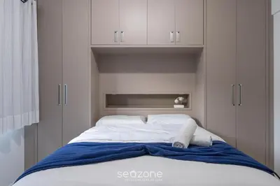 Uma cama ou camas num quarto em Apto 2Q c/ churrasq. no centro - Bombinhas CAA103