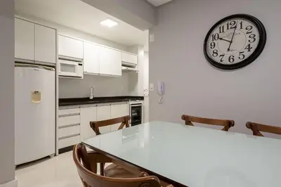 A cozinha ou kitchenette de Apto 2Q c/ Garagem e churrasq. 450m do mar EAN503